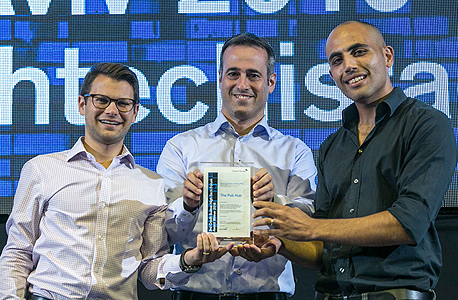 מימין: דורון ממן (זוכה), מנכ"ל קרדיט סוויס דורון אברבוך ודניאל רובין (זוכה) מימין: דורון ממן (זוכה), מנכ"ל קרדיט סוויס דורון אברבוך ודניאל רובין (זוכה)