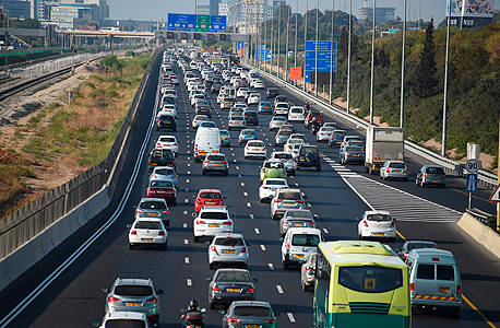 Traffic congestion, Tel Aviv. Photo: Yair Sagi