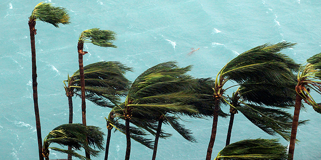 התחזיות החמירו: הוריקן מת&#39;יו יכה קרוב מאוד לחוף; 842 נהרגו בהאיטי