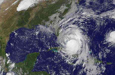 צילום לוייני של הוריקן "מתיו"