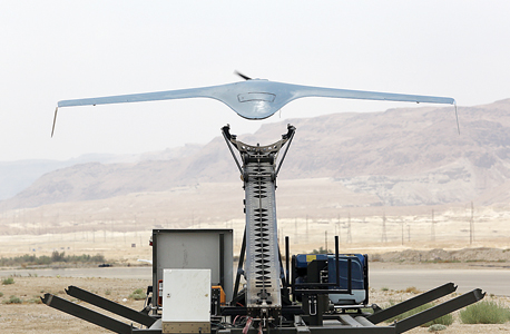 המתריע - BirdEye 6500 של התעשייה האווירית. יכול לטוס ולצלם שמונה שעות ברציפות, לעבד את התצלומים בתוכנה מיוחדת ולזהות מחלות, מזיקים, בעיות השקיה וכו' ולהגיד לחקלאי איפה בדיוק במטע יש בעיה שצריך לפתור המתריע - BirdEye 6500 של התעשייה האווירית. יכול לטוס ולצלם שמונה שעות ברציפות, לעבד את התצלומים בתוכנה מיוחדת ולזהות מחלות, מזיקים, בעיות השקיה וכו' ולהגיד לחקלאי איפה בדיוק במטע יש בעיה שצריך לפתור