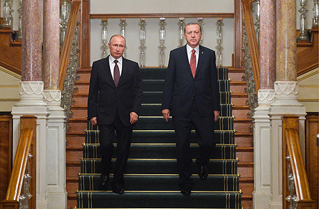 נשיא רוסיה ולדימיר פוטין ונשיא טורקיה רג'פ טאיפ ארדואן בעת חתימה על הסכם גז, צילום: אם סי טי