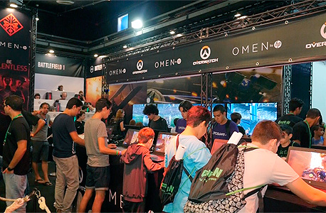 Kids at a gaming convention. Photo: Hila Spak