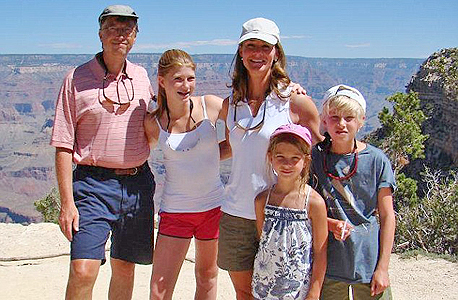 ביל ומלינדה גייטס עם ילדיהם, צילום: twitter / Melinda Gates