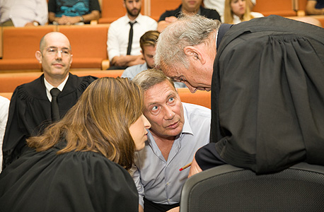 נוחי דנקנר ופרקליטיו בבית המשפט, היום נוחי דנקנר ופרקליטיו בבית המשפט, היום