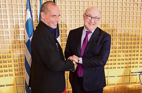 יאניס ורופקיס עם שר האוצר הגרמני וולפגנג שאובל יאניס ורופקיס עם שר האוצר הגרמני וולפגנג שאובל