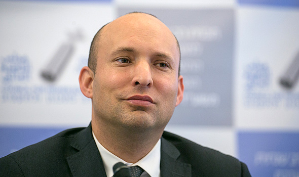 בנט. יכול היה לדאוג שהמורים העשוקים יקבלו את השכר המגיע להם. במקום, הוא החליט להפוך אותם לאויבי העם בנט. יכול היה לדאוג שהמורים העשוקים יקבלו את השכר המגיע להם. במקום, הוא החליט להפוך אותם לאויבי העם