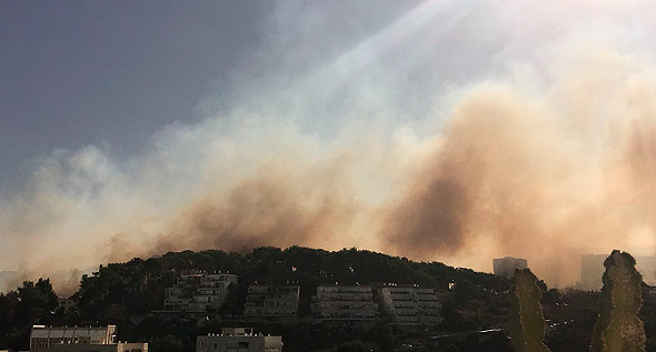 עשן מעל חיפה עשן מעל חיפה
