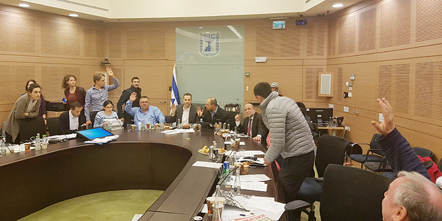 בתום דיון שנמשך כל הלילה - ועדת הכספים אישרה את חוק מיסוי הדירה השלישית