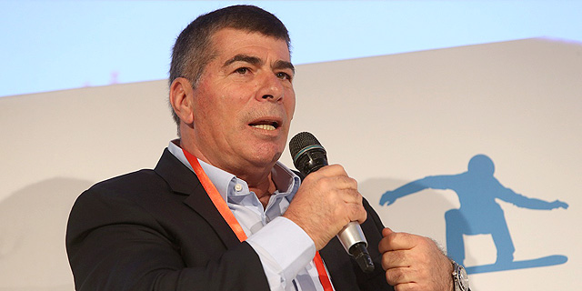 לקראת סגירת הרשימות: מחכים לאשכנזי; האם גנץ יבצע איחוד נוסף?