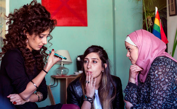 "לא פה לא שם". בגדים ואלכוהול בכרם התימנים "לא פה לא שם". בגדים ואלכוהול בכרם התימנים