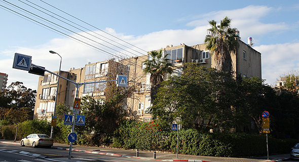 בניינים 5־1 ברחוב הברון הירש ברמת אביב. "אם בעלי הדירות ישלמו 200 אלף שקל, הפרויקט יהיה רווחי" בניינים 5־1 ברחוב הברון הירש ברמת אביב. "אם בעלי הדירות ישלמו 200 אלף שקל, הפרויקט יהיה רווחי"