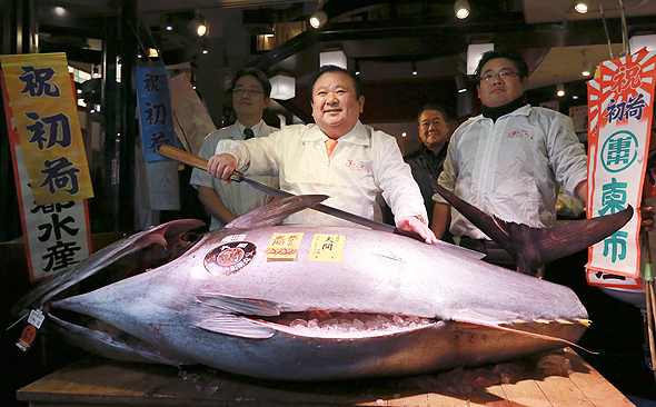דג הטונה ששוקל 212 ק"ג, צילום: איי פי