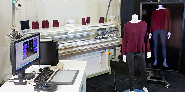 מכונת תפירה ממוחשבת שיודעת לתפור בגד מותאם אישית במקום 