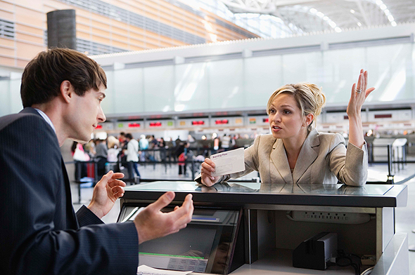 טיסה גייט שדה תעופה אובר בוקינג overbooking 