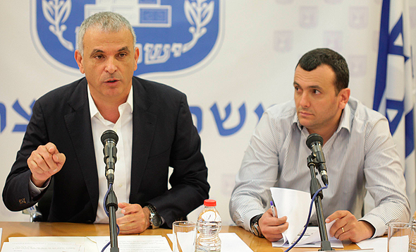 מימין: שי באב"ד ומשה כחלון מימין: שי באב"ד ומשה כחלון
