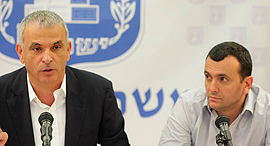 משה כחלון ו שי באב"ד מסיבת עיתונאים לסיכום 2016, צילום: אוראל כהן משה כחלון ו שי באב"ד מסיבת עיתונאים לסיכום 2016, צילום: אוראל כהן