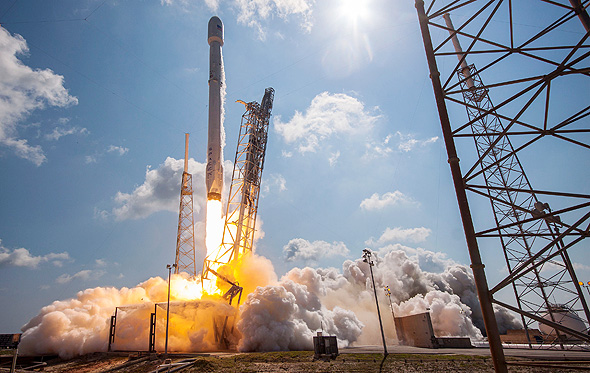 שיגור טיל של SpaceX. "אסון קולומביה היה הרסני" שיגור טיל של SpaceX. "אסון קולומביה היה הרסני"