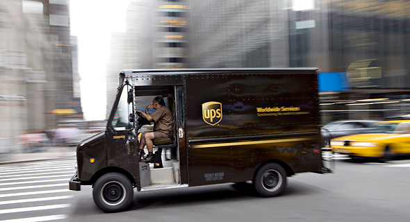 רכב משלוחים של UPS רכב משלוחים של UPS