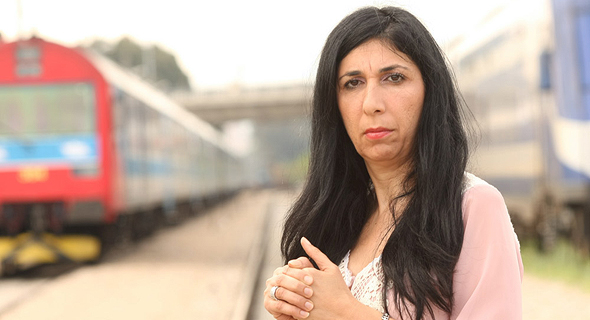 יו"ר ועד עובדי הרכבת גילה אדרעי. העובדים וההנהלה רבים, הנוסעים סובלים יו"ר ועד עובדי הרכבת גילה אדרעי. העובדים וההנהלה רבים, הנוסעים סובלים