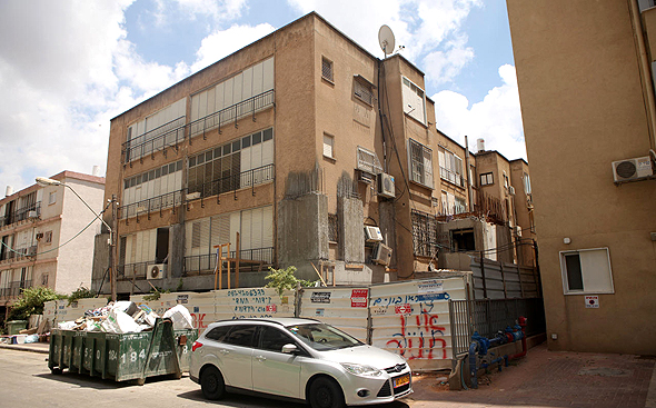הבניין ברחוב גרשום 4 ברמת גן. הפרויקט תקוע כבר שנה הבניין ברחוב גרשום 4 ברמת גן. הפרויקט תקוע כבר שנה