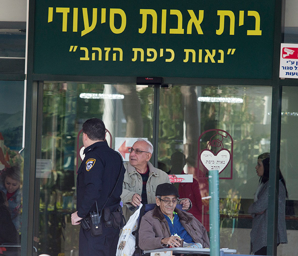 בית אבות נאות כיפת הזהב בחיפה, בו נחשפה התעללות בקשישים בית אבות נאות כיפת הזהב בחיפה, בו נחשפה התעללות בקשישים