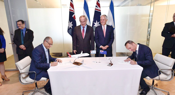 טקס החתימה: מנכ"ל קוואנטס גארת אוונס, ר"מ אוסטרליה מלקום טרנבול, רה"מ בנימין נתניהו ומנכ"ל אל על דוד מימון טקס החתימה: מנכ"ל קוואנטס גארת אוונס, ר"מ אוסטרליה מלקום טרנבול, רה"מ בנימין נתניהו ומנכ"ל אל על דוד מימון