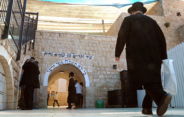 קבר הרשב"י. מו"מ על ניהול המתחם קבר הרשב"י. מו"מ על ניהול המתחם