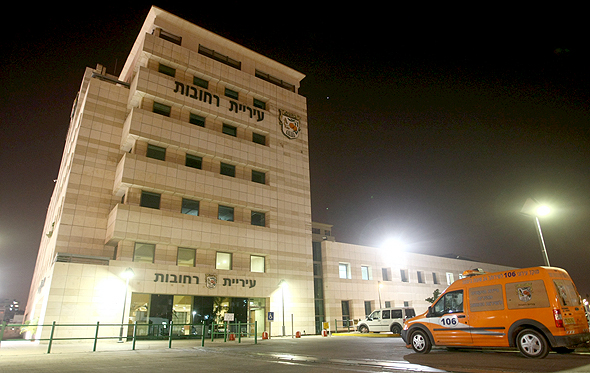 בניין עיריית רחובות. חיוב כפול של מיליוני שקלים בניין עיריית רחובות. חיוב כפול של מיליוני שקלים
