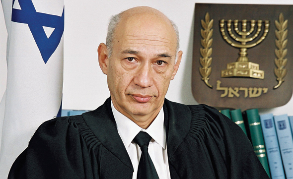 השופט דן מור שפרש על רקע חשדות להתנהגות לא הולמת השופט דן מור שפרש על רקע חשדות להתנהגות לא הולמת