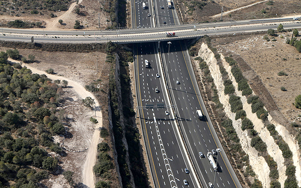 Israeli tollway Highway 6. Photo: Amit Sha'al