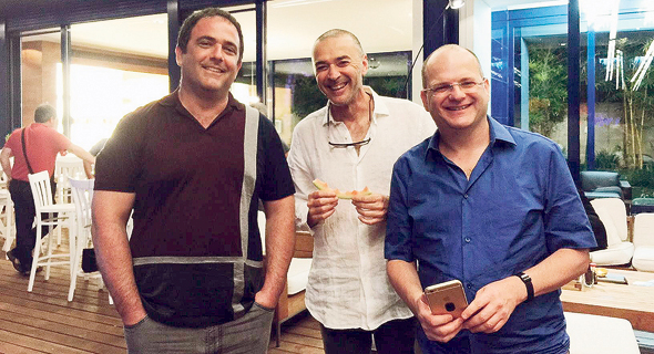 נכט (במרכז) עם שויד (מימין) וקרמר, במפגש נדיר לפני שנה. כל מי שנגע בצ'ק פוינט בתחילת דרכה נהפך לעשיר מאוד נכט (במרכז) עם שויד (מימין) וקרמר, במפגש נדיר לפני שנה. כל מי שנגע בצ'ק פוינט בתחילת דרכה נהפך לעשיר מאוד