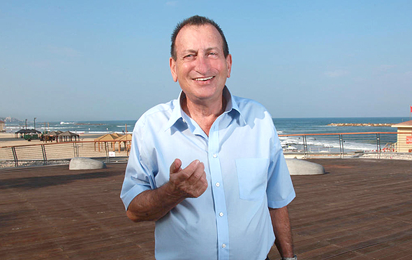 ראש עיריית תל אביב רון חולדאי. תומך בהצעת החוק לדחיית פינוי שדה דב