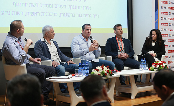 מימין: גור גרשגורן, שרצקי, וולדמן, יוחננוף וקורץ מימין: גור גרשגורן, שרצקי, וולדמן, יוחננוף וקורץ