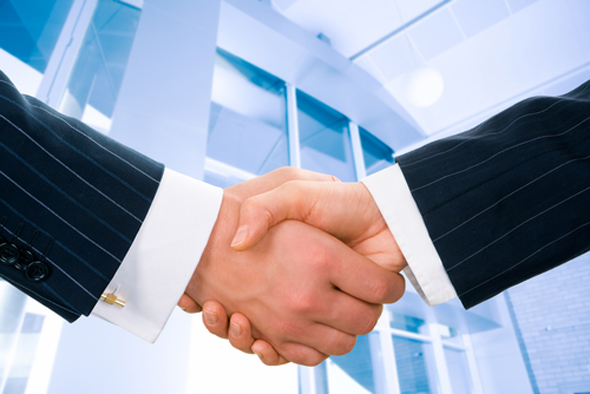 Closing a deal (illustration) Closing a deal (illustration)