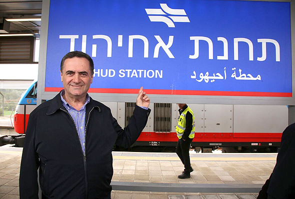 ישראל כץ בתחנת אחיהוד בקו עכו-כרמיאל ישראל כץ בתחנת אחיהוד בקו עכו-כרמיאל