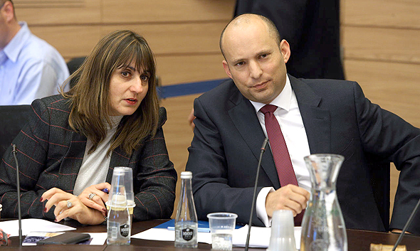 שר החינוך נפתלי בנט עם מנכ"לית משרד החינוך לשעבר מיכל כהן שר החינוך נפתלי בנט עם מנכ"לית משרד החינוך לשעבר מיכל כהן