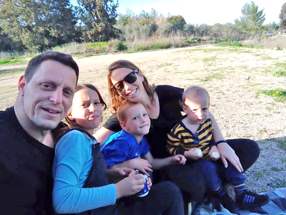 רע קורנבליט ומשפחתו רע קורנבליט ומשפחתו