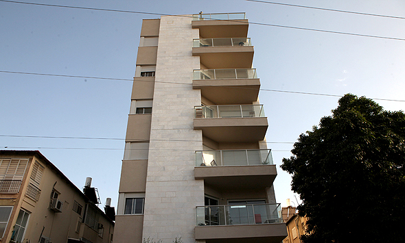 הבניין ברחוב הל"ה. שווי הדירה הוערך בעבר ב-4 מיליון שקל הבניין ברחוב הל"ה. שווי הדירה הוערך בעבר ב-4 מיליון שקל
