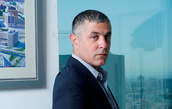 צביבל במשרדי הרבור גרופ ברמת גן. "עליית הריבית דוחקת מהשוק את שחקני התשואה, ואנחנו קונים בזול את הנכסים" צביבל במשרדי הרבור גרופ ברמת גן. "עליית הריבית דוחקת מהשוק את שחקני התשואה, ואנחנו קונים בזול את הנכסים"