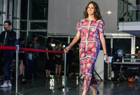 מתוך תצוגת האופנה של Fashion Revolution באוניברסיטת תל אביב בשבוע שעבר. בדים שלא מזהמים את הסביבה מתוך תצוגת האופנה של Fashion Revolution באוניברסיטת תל אביב בשבוע שעבר. בדים שלא מזהמים את הסביבה