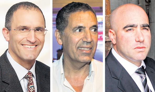 מימין: סמנכ"ל השיווק של פרשקובסקי חיים קראדי, אלי אביסרור, מבעלי אביסרור ובניו, ומנכ"ל אפריקה מגורים אורן הוד מימין: סמנכ"ל השיווק של פרשקובסקי חיים קראדי, אלי אביסרור, מבעלי אביסרור ובניו, ומנכ"ל אפריקה מגורים אורן הוד