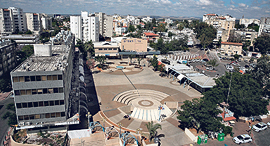 מתחם עיריית לוד כיכר ה קומנדו, צילום: צפריר אביוב מתחם עיריית לוד כיכר ה קומנדו, צילום: צפריר אביוב