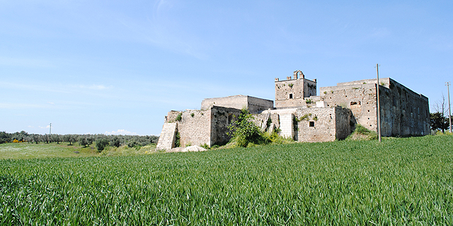 איטליה מחלקת בחינם 100 וילות וטירות עתיקות. איפה העוקץ?‎