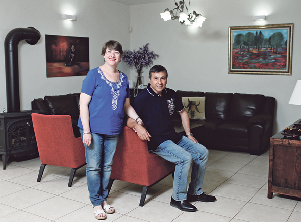 "בתל מונד היו חשובים לנו החינוך והיכולת להסתובב בחוץ בחופשיות. היום יותר חשובים לנו הנגישות שיש בעיר והשירותים שהיא מציעה, כמו תחבורה ותיאטרון" "בתל מונד היו חשובים לנו החינוך והיכולת להסתובב בחוץ בחופשיות. היום יותר חשובים לנו הנגישות שיש בעיר והשירותים שהיא מציעה, כמו תחבורה ותיאטרון"