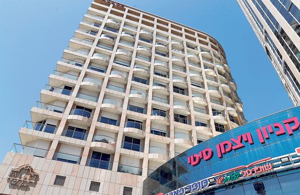 פאלאס עזריאלי שליד ביה"ח איכילוב. משלבים קניות וביקור אצל סבתא פאלאס עזריאלי שליד ביה"ח איכילוב. משלבים קניות וביקור אצל סבתא