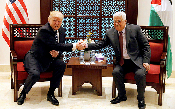 מימין: דונלד טראמפ ואבו מאזן בבית לחם מימין: דונלד טראמפ ואבו מאזן בבית לחם