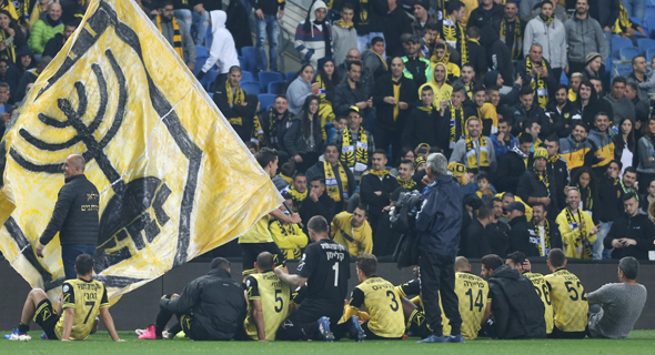 Beitar Jerusalem fans and team members. Photo: Reuven Schwartz Beitar Jerusalem fans and team members. Photo: Reuven Schwartz