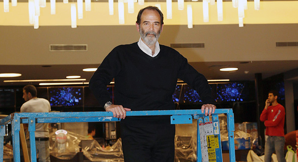 בנט קפלן, בעלים לשעבר של גלובוס מקס, בקולנוע גולובוס מקס בקניון פתח תקווה (ארכיון) בנט קפלן, בעלים לשעבר של גלובוס מקס, בקולנוע גולובוס מקס בקניון פתח תקווה (ארכיון)