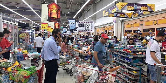 מסתדרים לבד: יזם קטארי יטיס למדינה 4,000 פרות